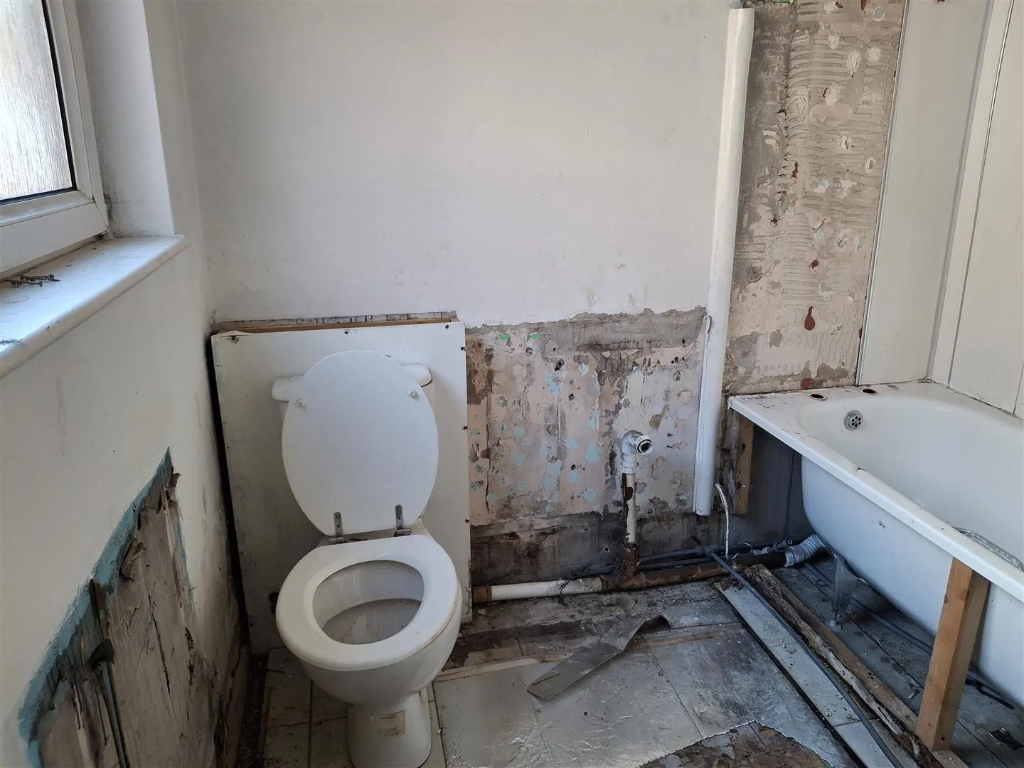 2 Bedroom House - Mid Terrace