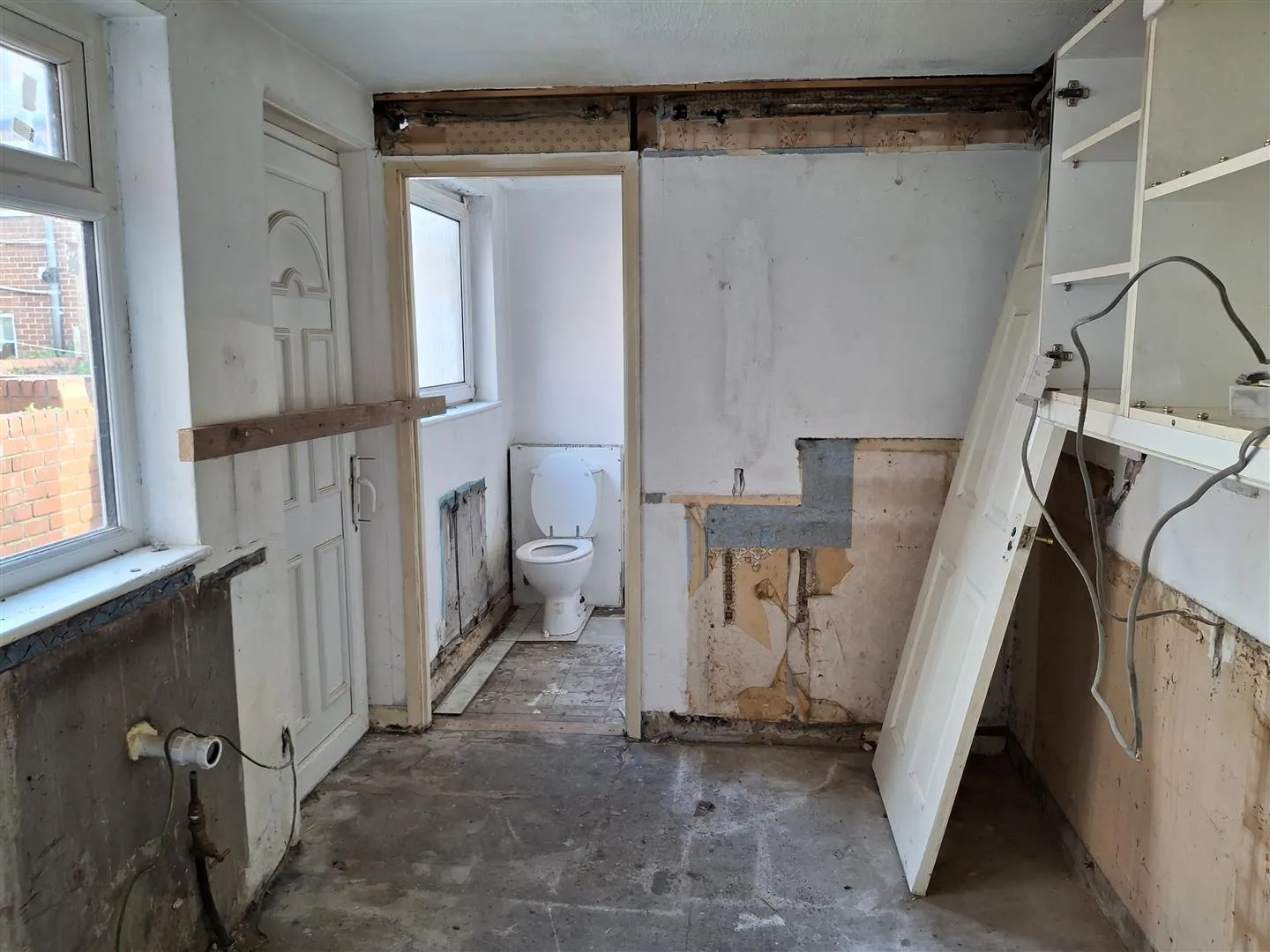 2 Bedroom House - Mid Terrace