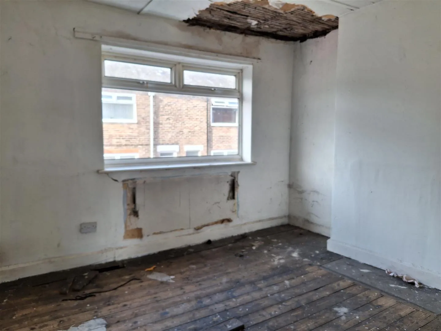 2 Bedroom House - Mid Terrace