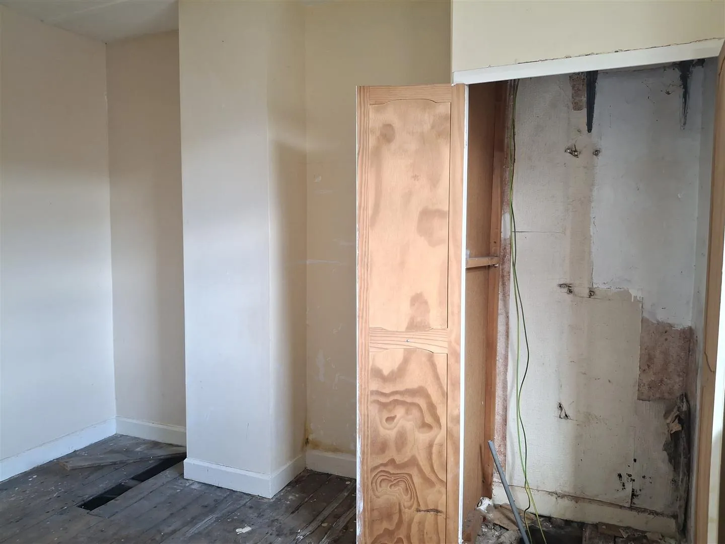 2 Bedroom House - Mid Terrace