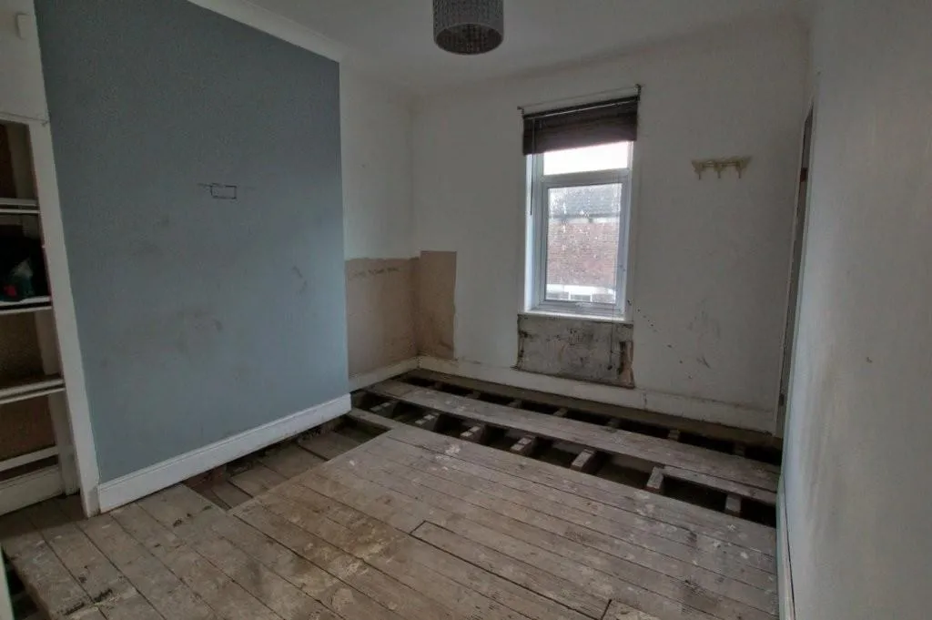 2 Bedroom House - Mid Terrace