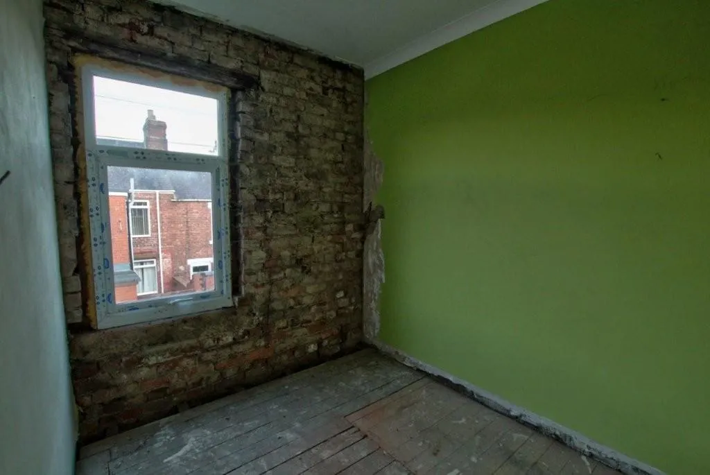 2 Bedroom House - Mid Terrace