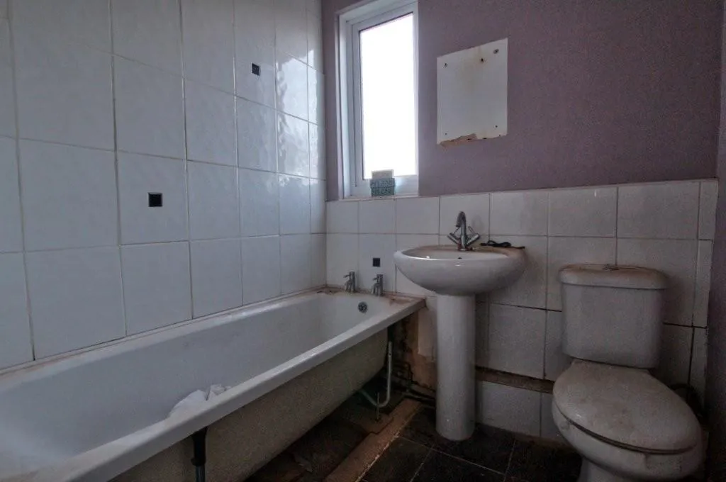 2 Bedroom House - Mid Terrace