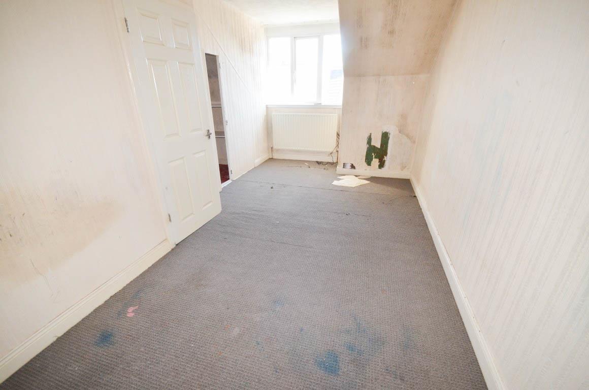3 Bedroom House - Mid Terrace