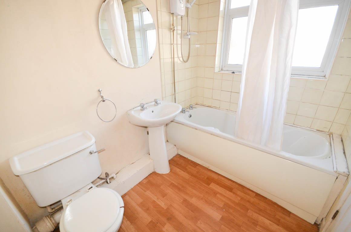 3 Bedroom House - Mid Terrace