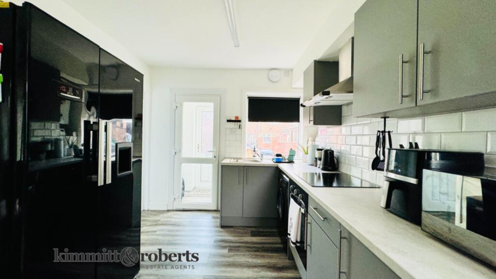 3 Bedroom House - Mid Terrace