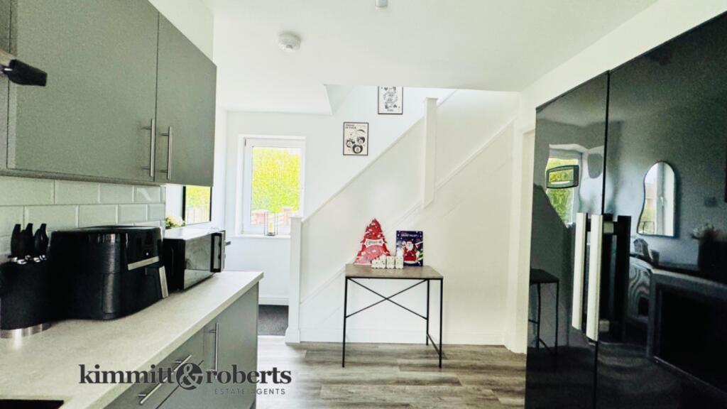 3 Bedroom House - Mid Terrace