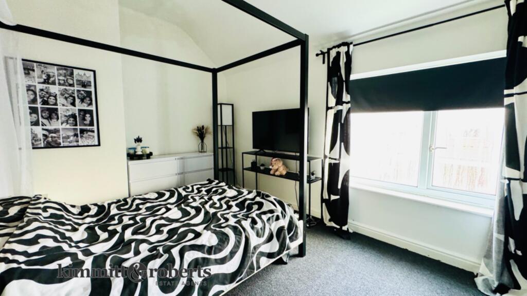 3 Bedroom House - Mid Terrace