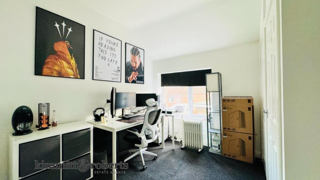3 Bedroom House - Mid Terrace
