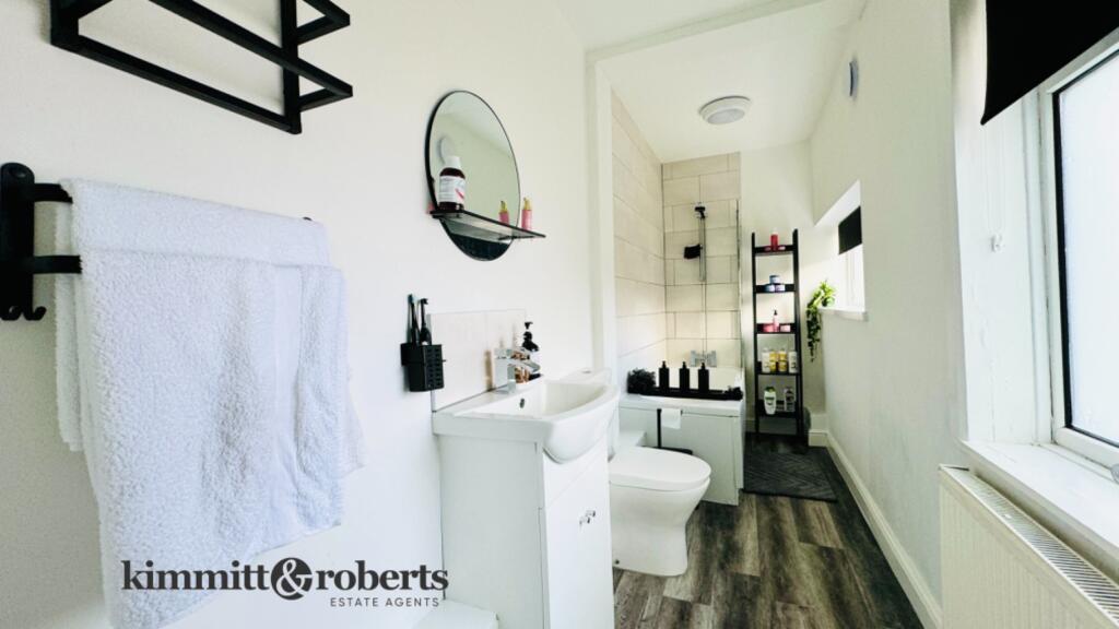 3 Bedroom House - Mid Terrace