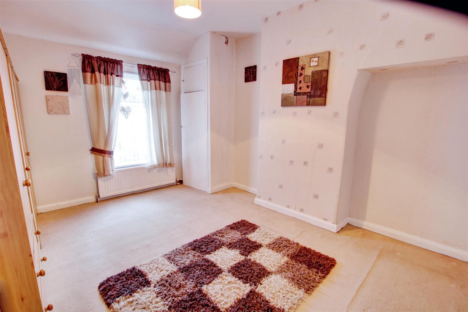 2 Bedroom House - Mid Terrace