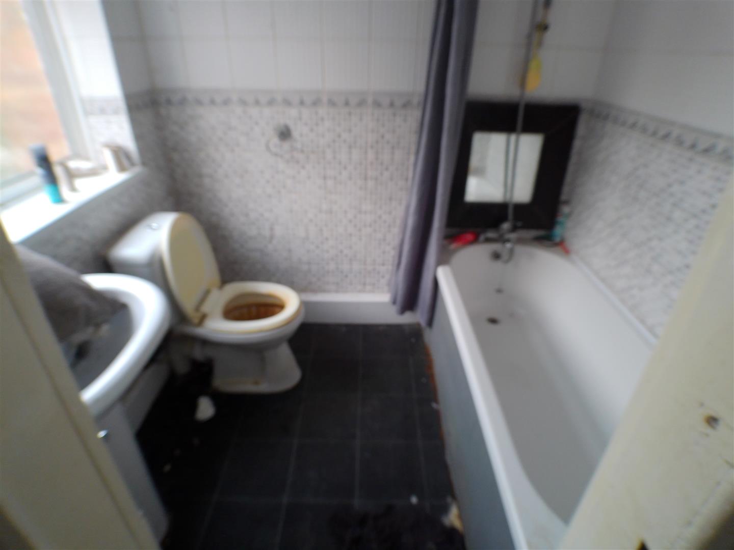 2 Bedroom House - Mid Terrace