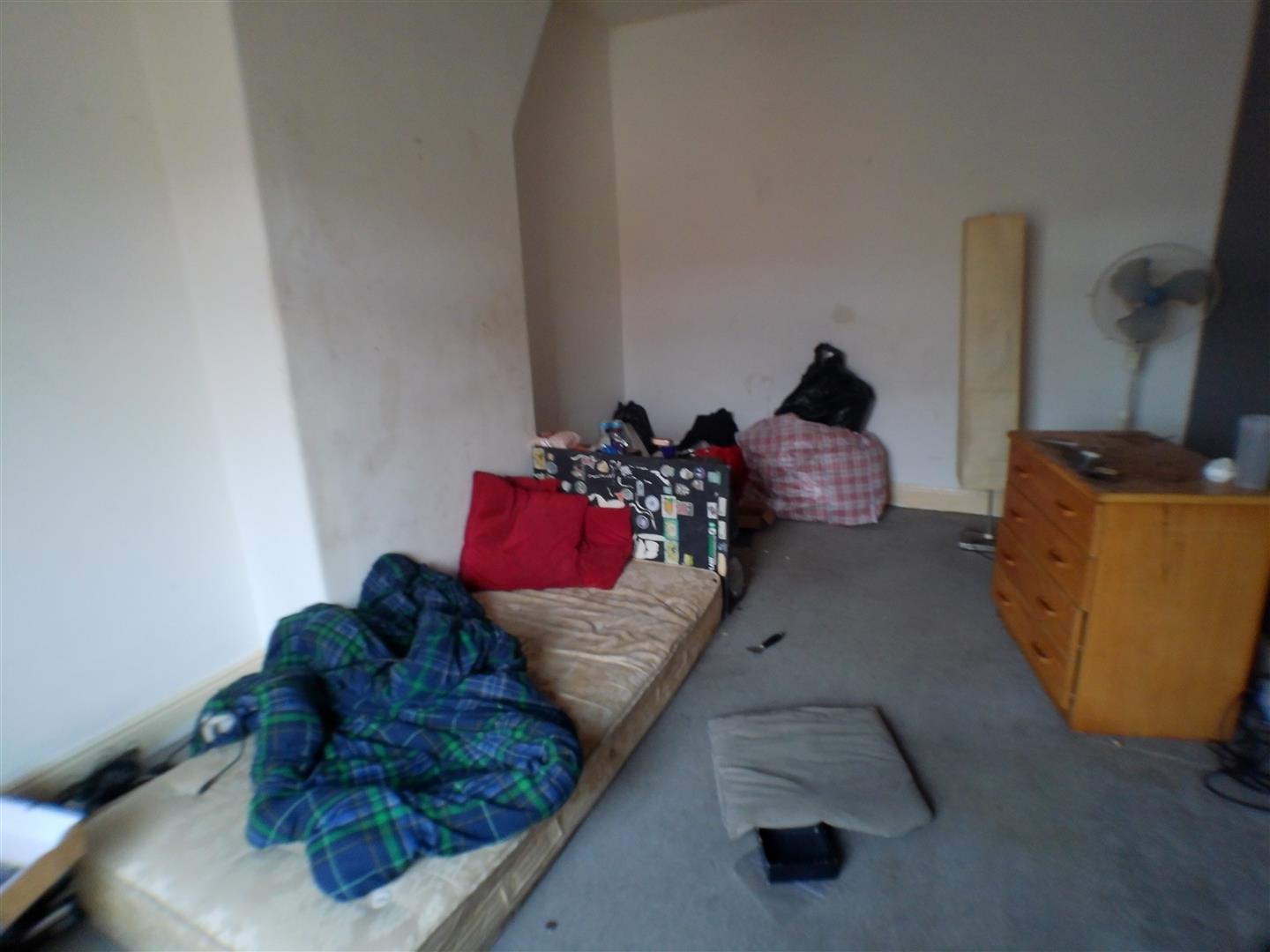 2 Bedroom House - Mid Terrace
