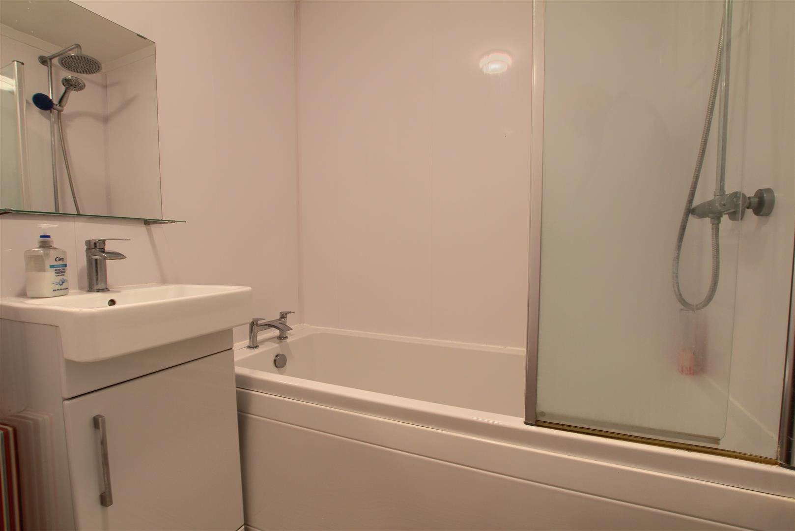 2 Bedroom House - Mid Terrace