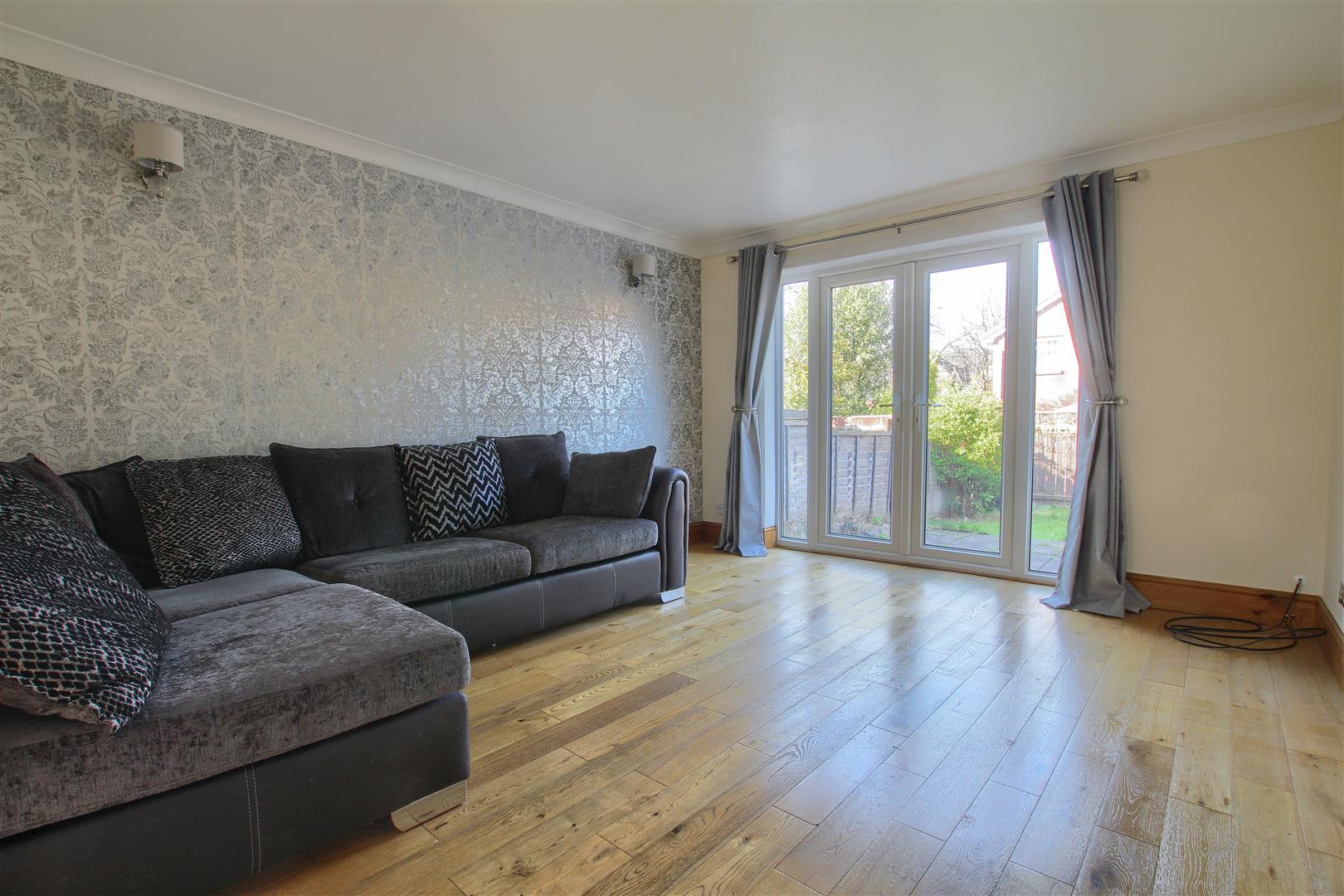2 Bedroom House - Mid Terrace