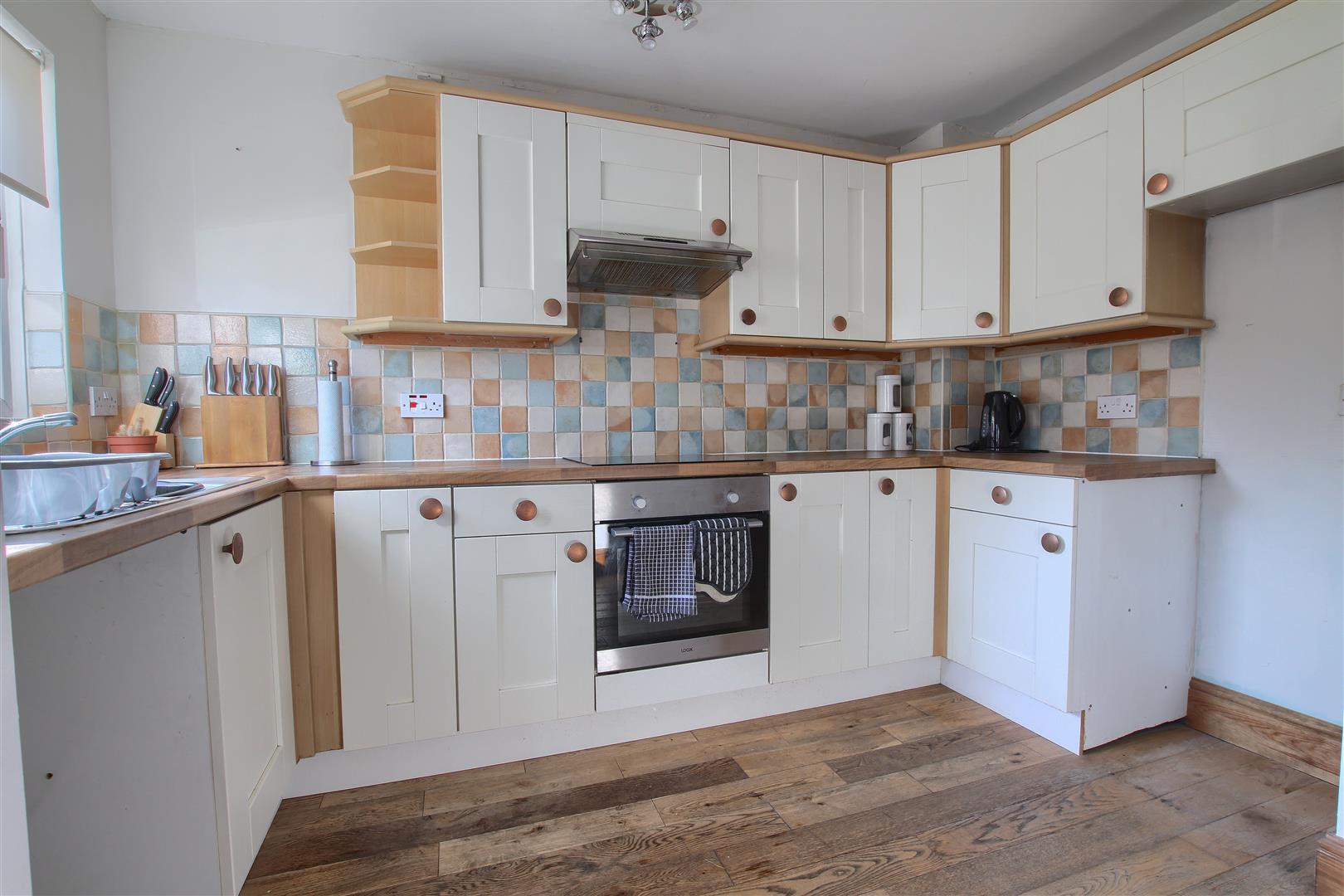 2 Bedroom House - Mid Terrace