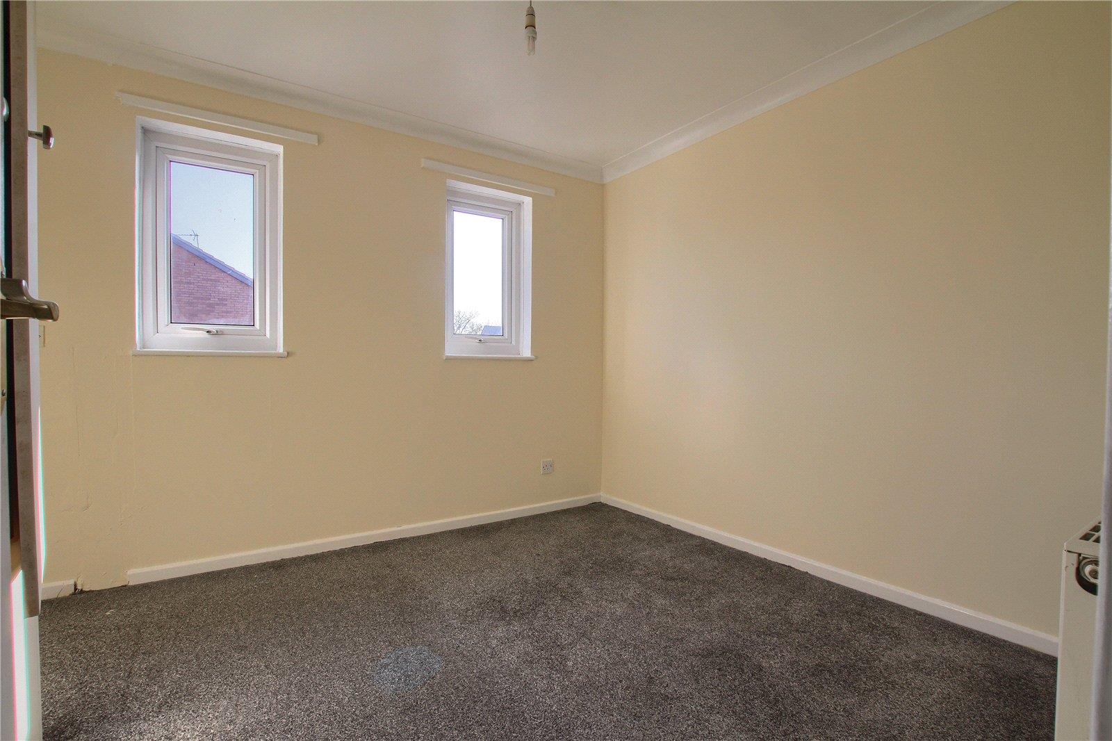 2 Bedroom House - Mid Terrace