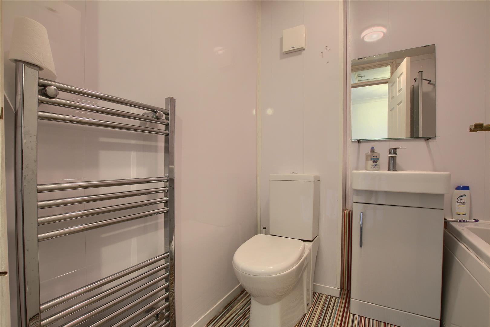 2 Bedroom House - Mid Terrace