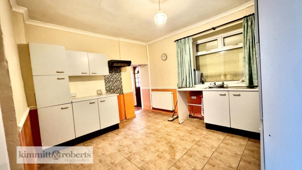 2 Bedroom House - Mid Terrace