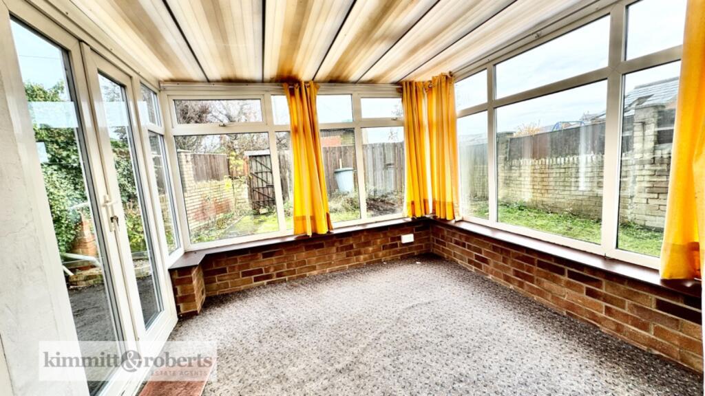 2 Bedroom House - Mid Terrace