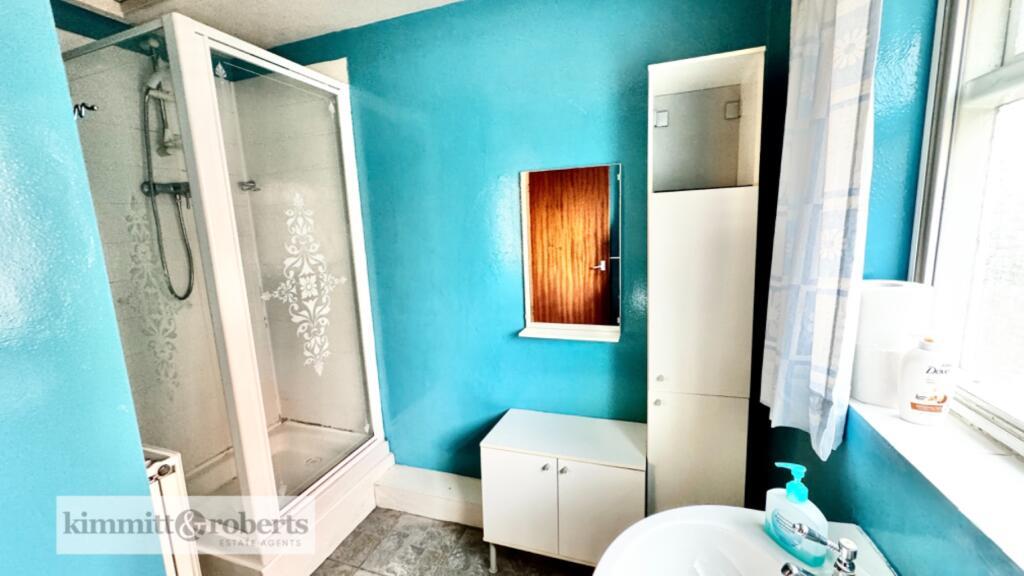 2 Bedroom House - Mid Terrace