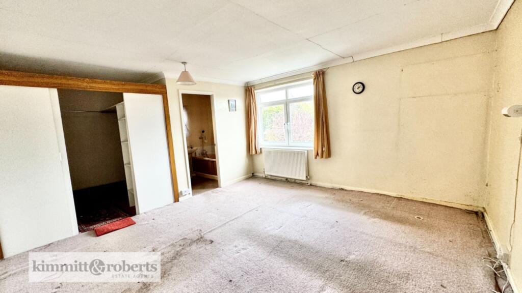 2 Bedroom House - Mid Terrace