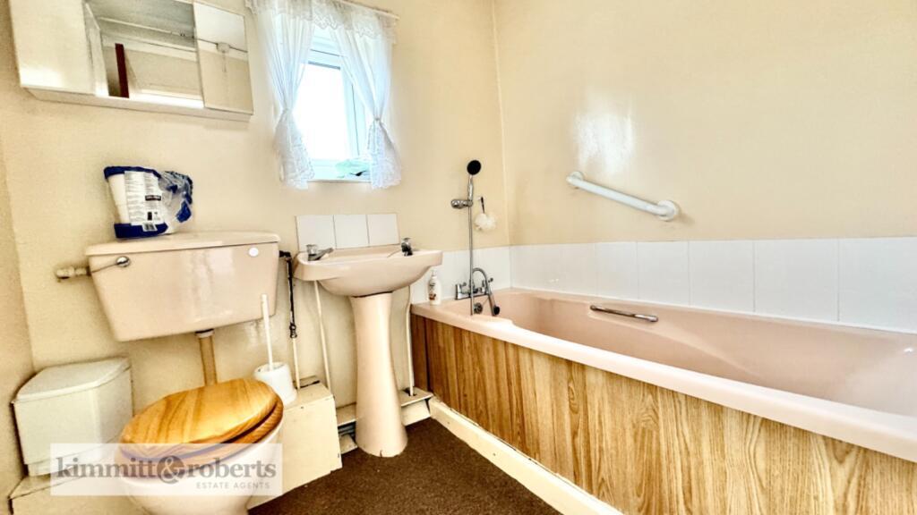 2 Bedroom House - Mid Terrace