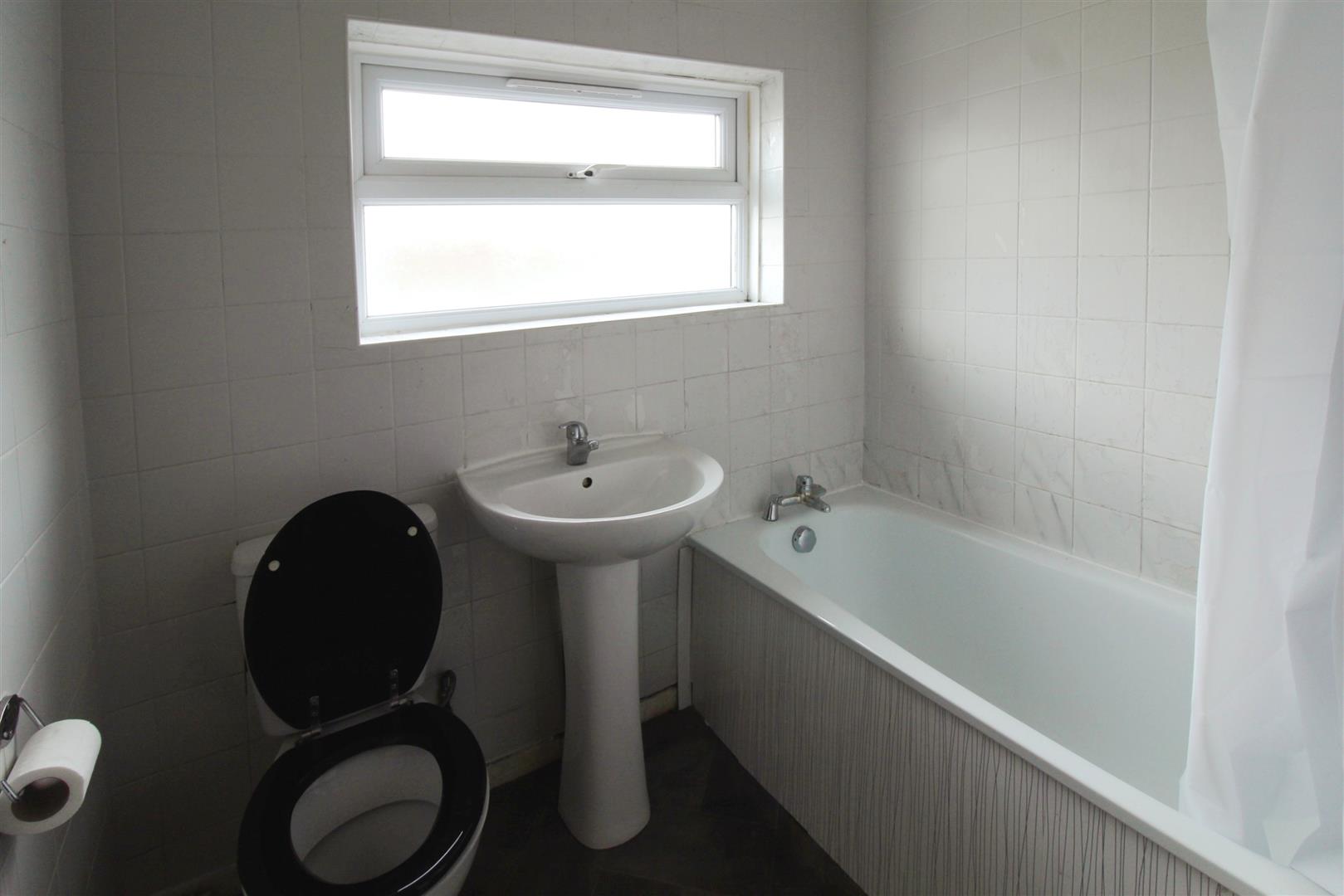 3 Bedroom House - Mid Terrace