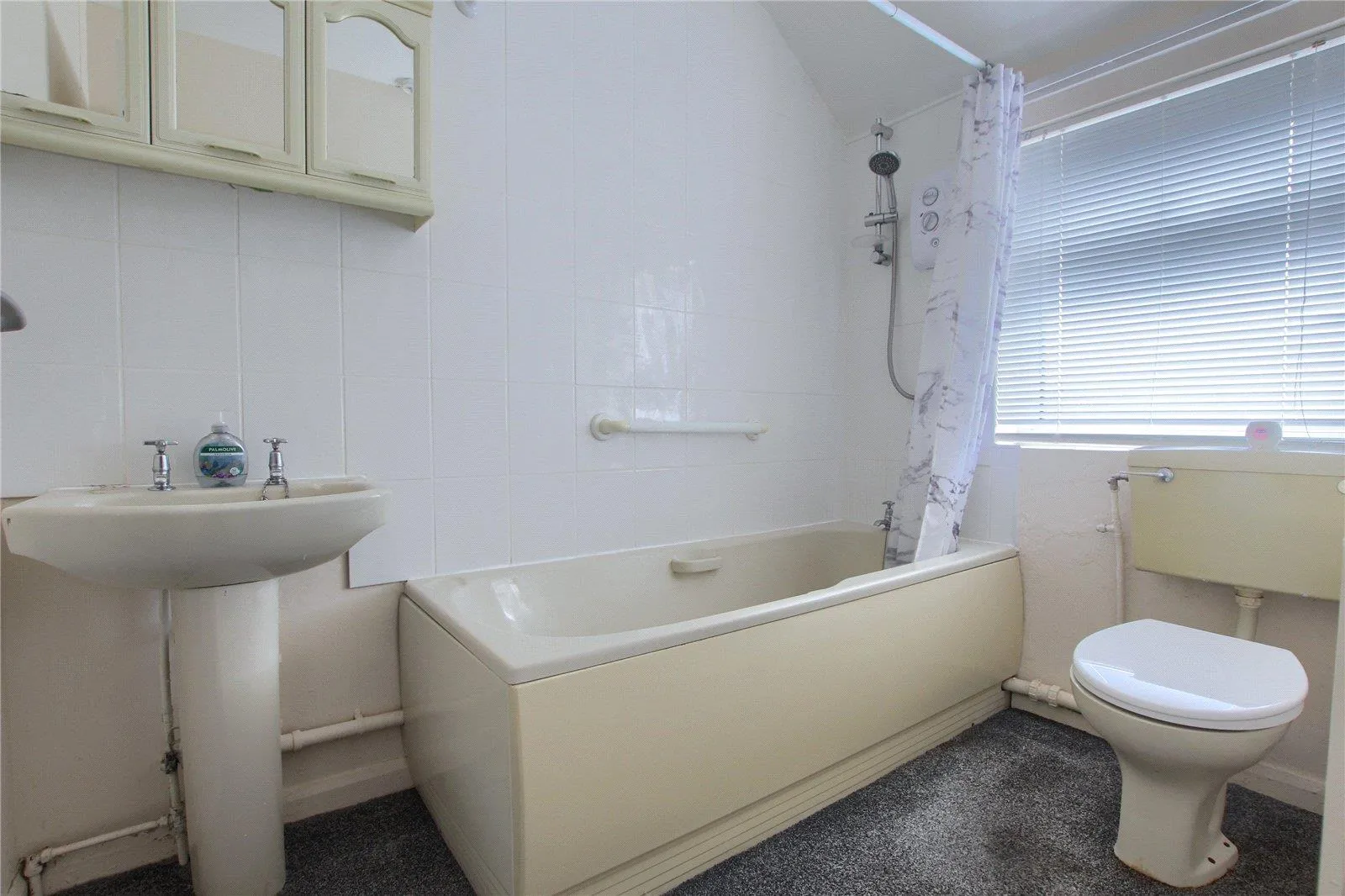 3 Bedroom House - Mid Terrace