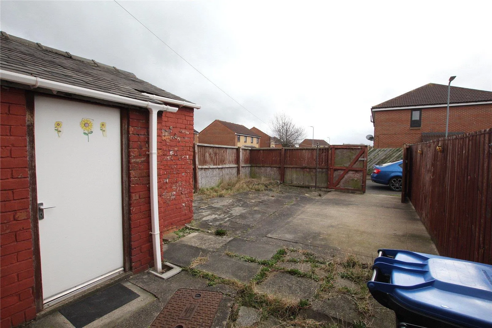 3 Bedroom House - Mid Terrace