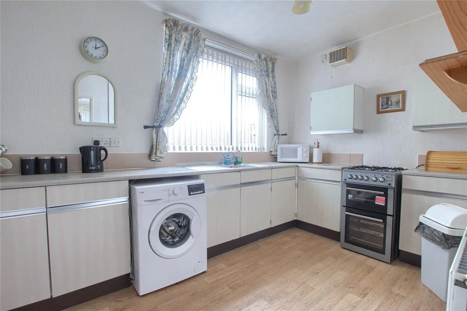 3 Bedroom House - Mid Terrace