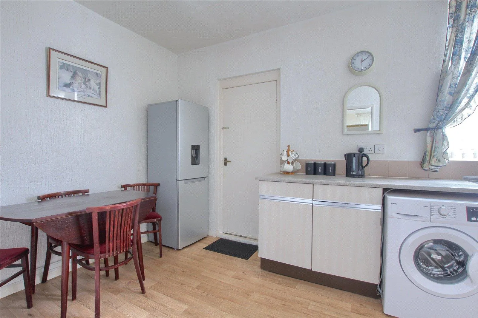 3 Bedroom House - Mid Terrace