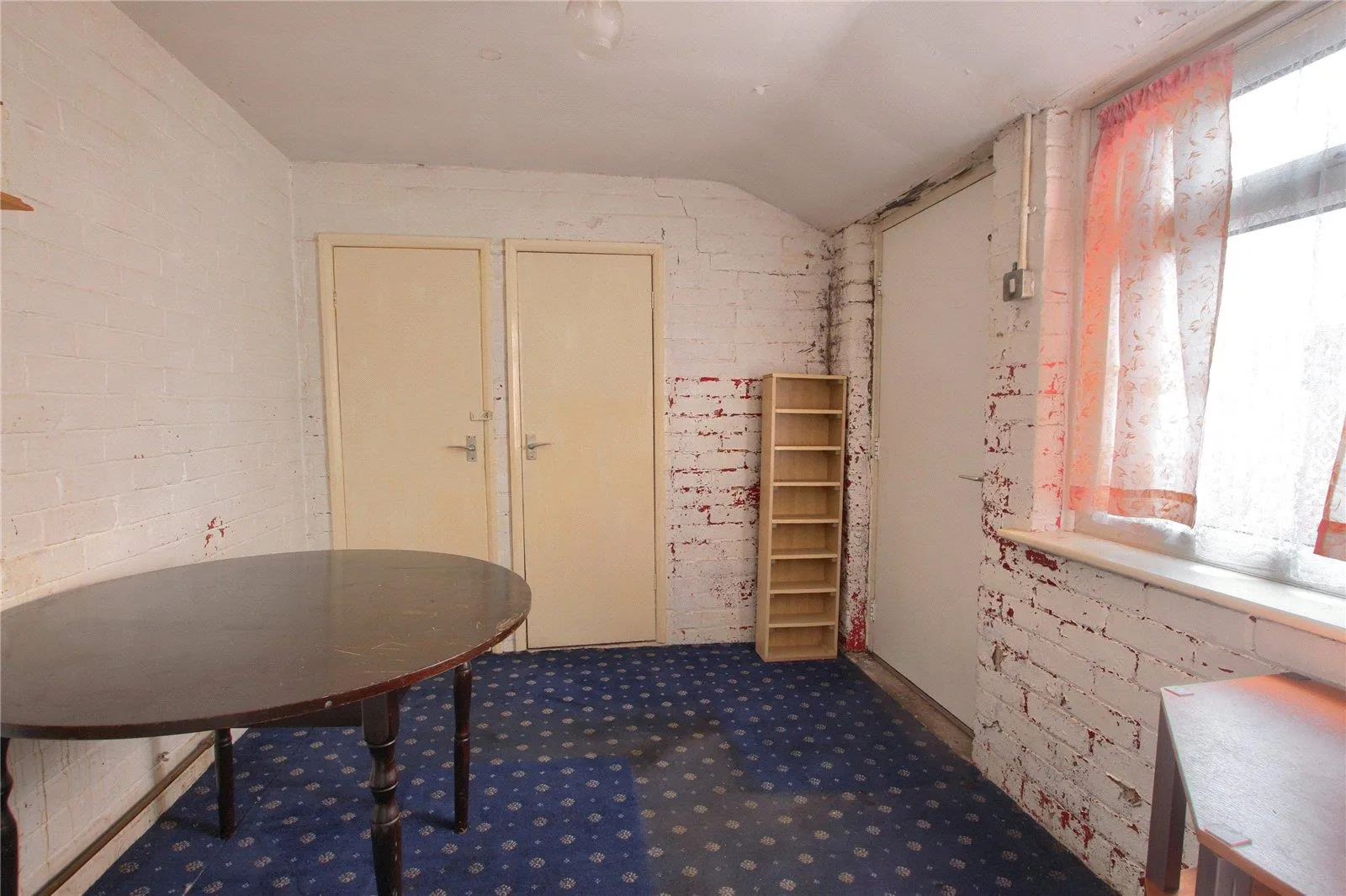 3 Bedroom House - Mid Terrace