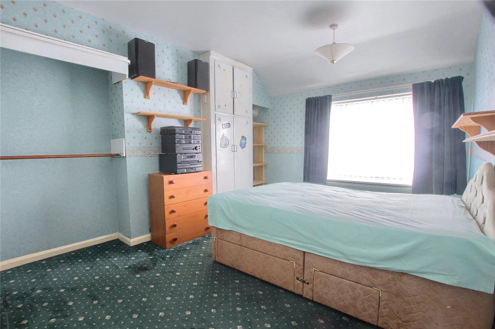 3 Bedroom House - Mid Terrace