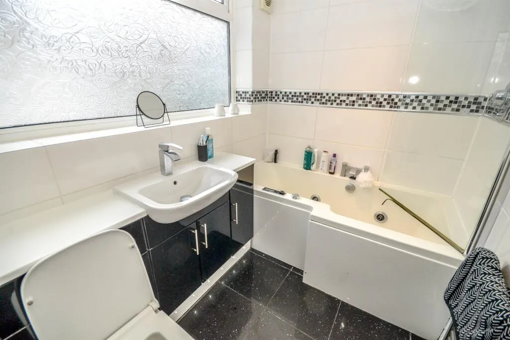 2 Bedroom Flat - Purpose Built