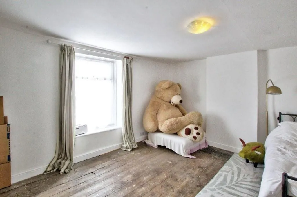 3 Bedroom House - End Terrace