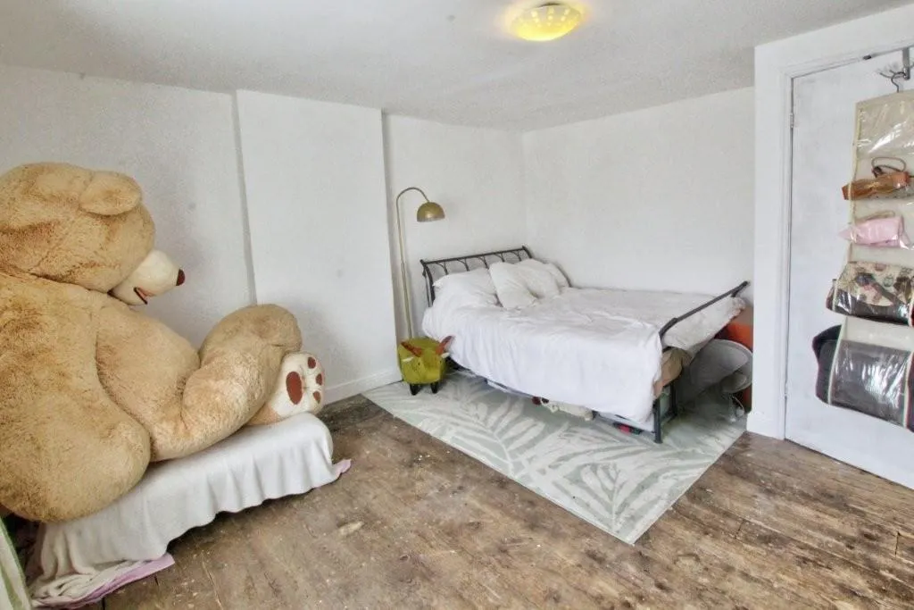 3 Bedroom House - End Terrace