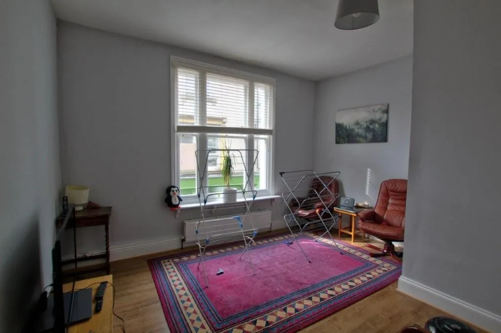2 Bedroom Shop with Living Accommodation