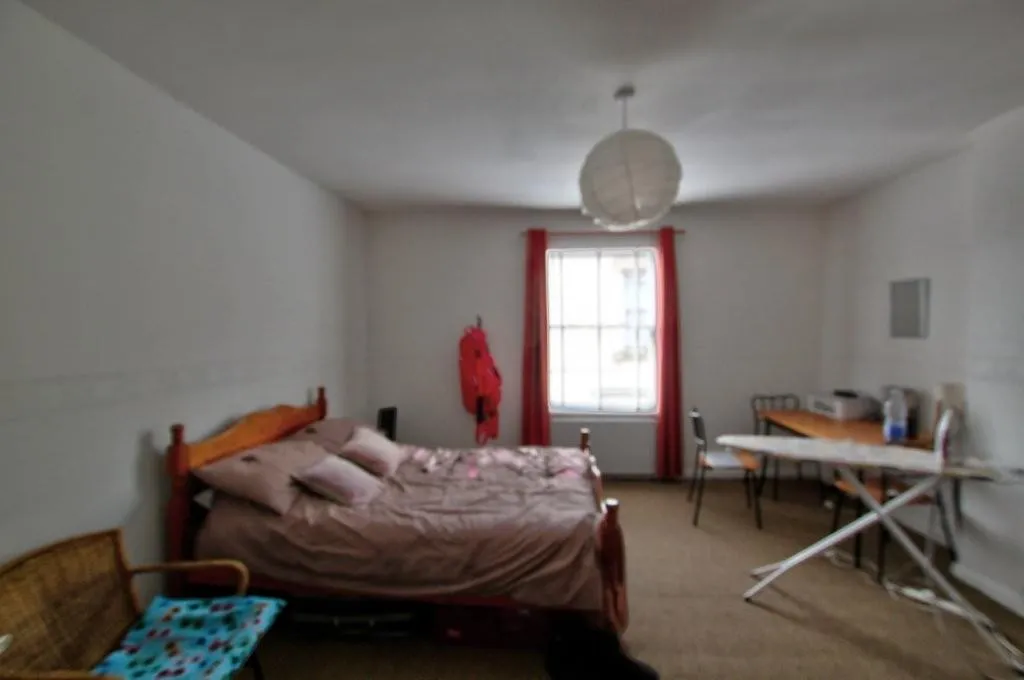 2 Bedroom Shop with Living Accommodation