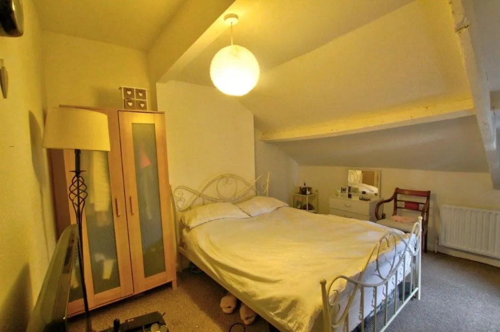 2 Bedroom Shop with Living Accommodation