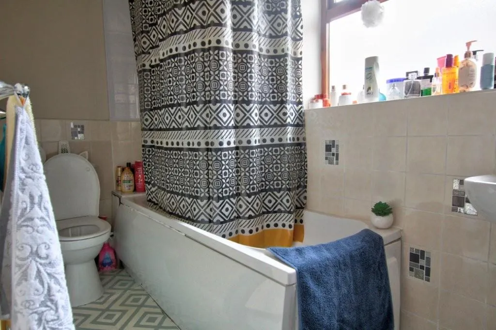 2 Bedroom Shop with Living Accommodation
