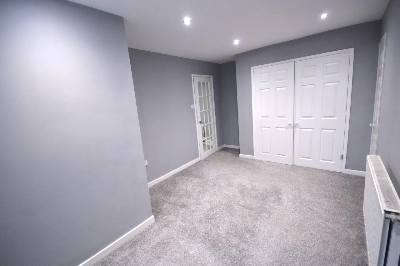 2 Bedroom Flat - Basement