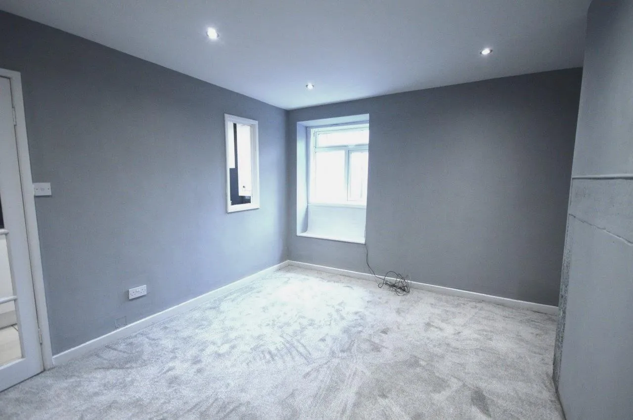 2 Bedroom Flat - Basement