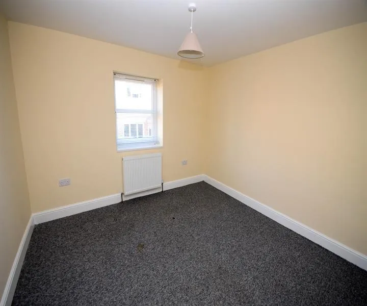 6 Bedroom Flat/Apartment
