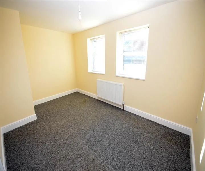 6 Bedroom Flat/Apartment