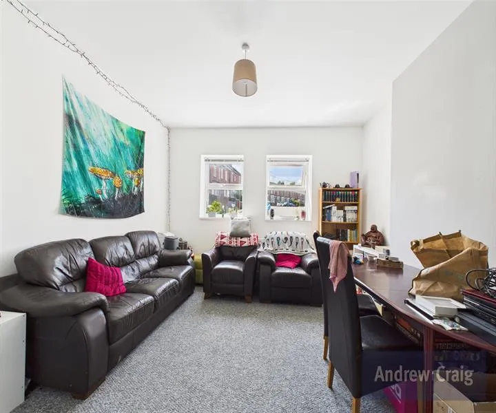 6 Bedroom Flat/Apartment