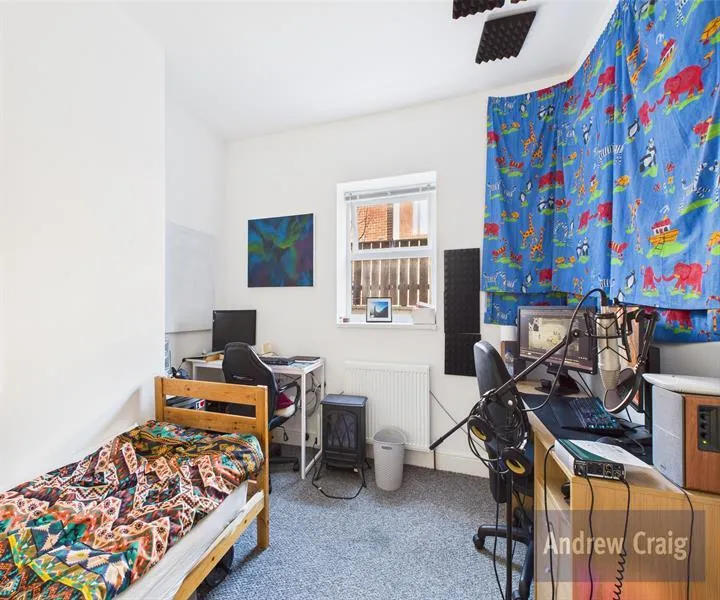6 Bedroom Flat/Apartment