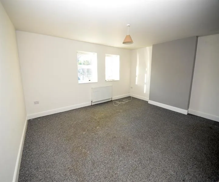 6 Bedroom Flat/Apartment