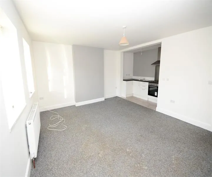 6 Bedroom Flat/Apartment