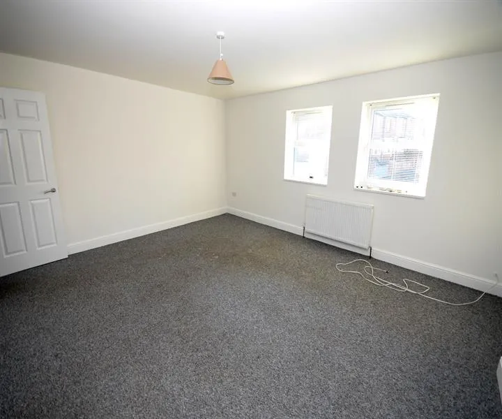6 Bedroom Flat/Apartment